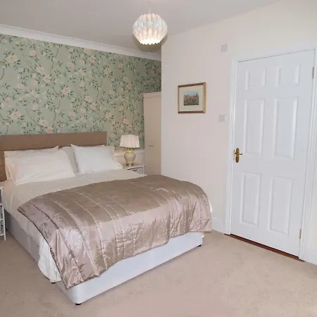 Летний дом Glebe House